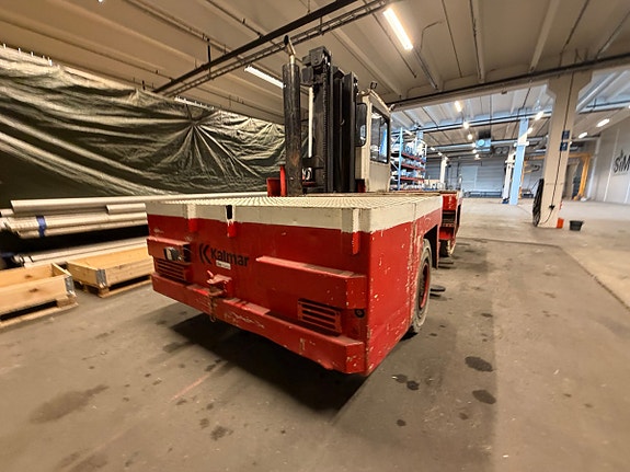 Kalmar sidelaster - 6 398 timer - hydraulisk mast med to gafler - lasteplan i tre - lukket førerhytt 8 of 30