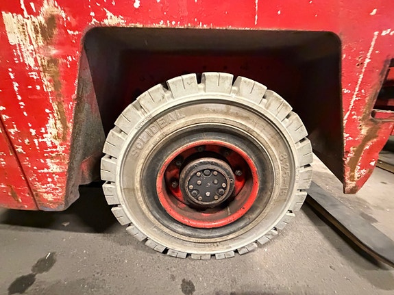 Kalmar sidelaster - 6 398 timer - hydraulisk mast med to gafler - lasteplan i tre - lukket førerhytt 20 of 30
