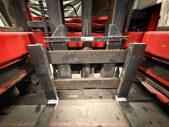 Kalmar sidelaster - 6 398 timer - hydraulisk mast med to gafler - lasteplan i tre - lukket førerhytt 13 of 30