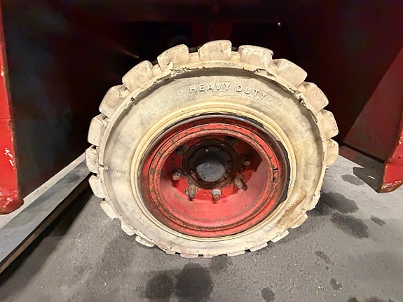 Kalmar sidelaster - 6 398 timer - hydraulisk mast med to gafler - lasteplan i tre - lukket førerhytt 10 of 30