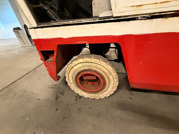 Kalmar sidelaster - 6 398 timer - hydraulisk mast med to gafler - lasteplan i tre - lukket førerhytt 29 of 30
