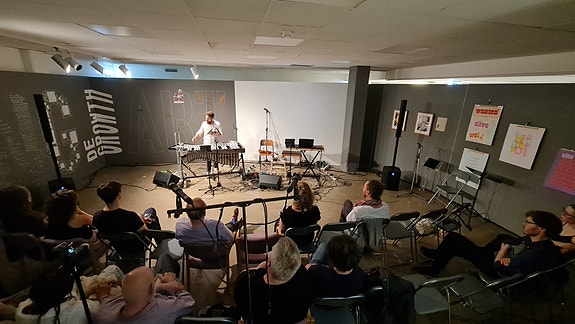 Konsert i galleri/flerbrukslokale.