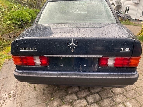 Mercedes-Benz 190 4 of 5