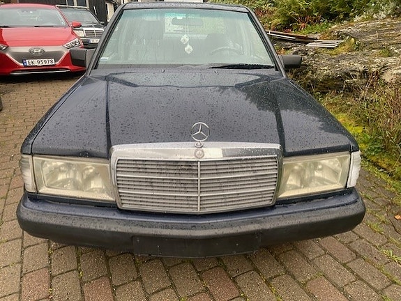 Mercedes-Benz 190 2 of 5