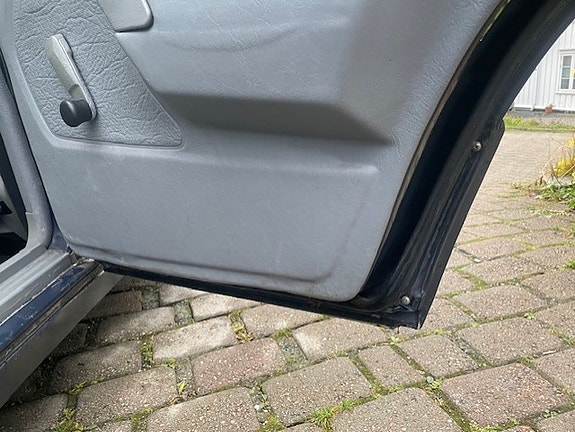 Mercedes-Benz 190 14 of 18