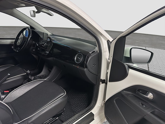 Volkswagen UP! 25 of 25