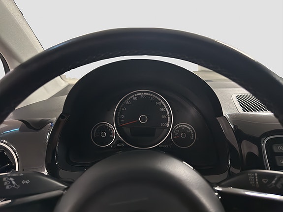 Volkswagen UP! 11 of 25