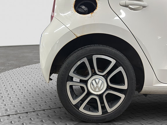 Volkswagen UP! 21 of 25