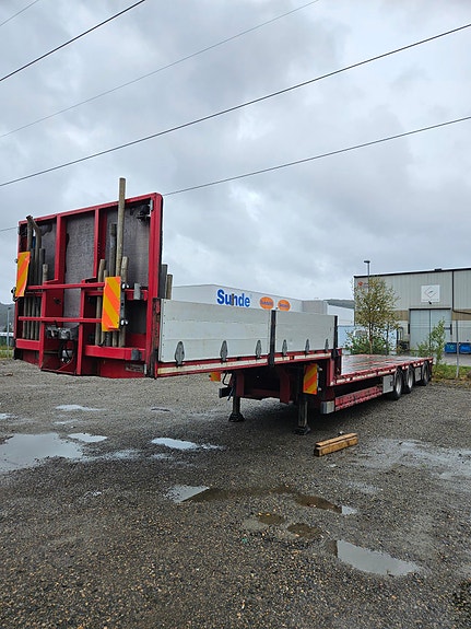 HRD JUMBO SEMITRAILER , 3 AKSLET, LØFT AKSEL 2 , SVING AKSEL 3 , LAXO-HYLSER OG STAKEHULL, ALULEMMER , GODE DEKKER. LEVERINGSKLAR , BUD VURDERES ::::