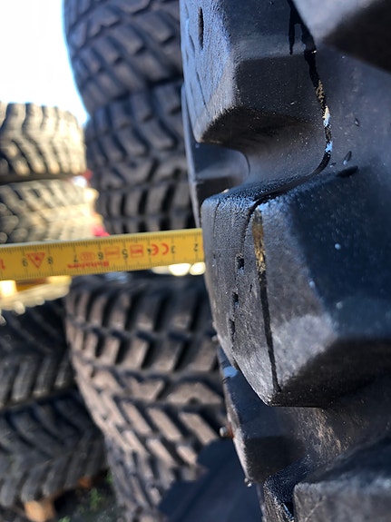 Hakkapeliitta med pigg Valtra T