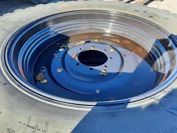 Hakkapeliitta med pigg Valtra T