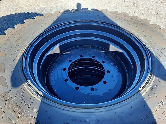 Hakkapeliitta med pigg Valtra T