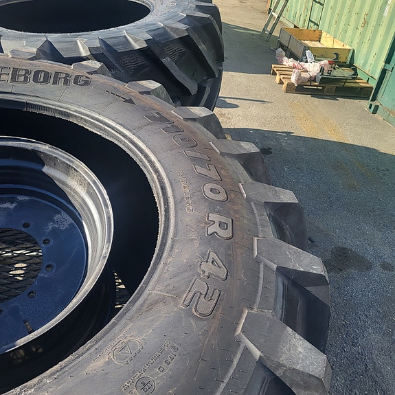 Valtra TRELLEBORG  2 STK 2024, kr 60 000,-