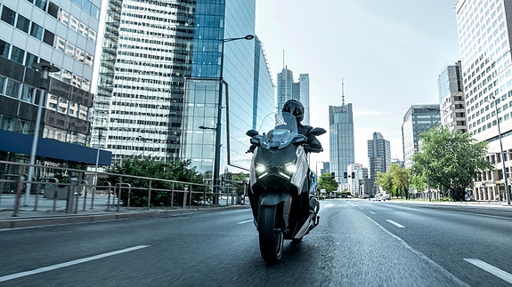 Yamaha XMAX 300 TECH MAX+ 6 of 29