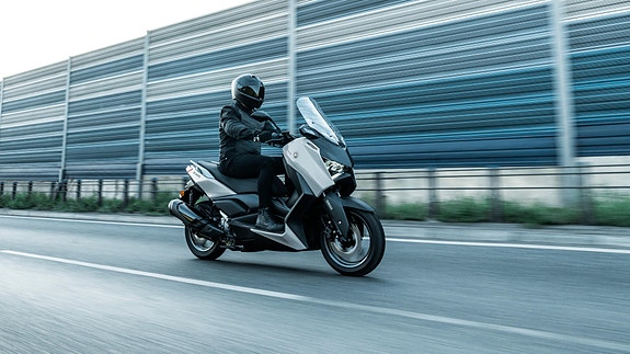 Yamaha XMAX 300 TECH MAX+ 14 of 29