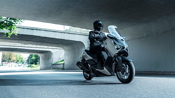 Yamaha XMAX 300 TECH MAX+ 9 of 29