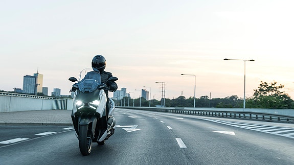 Yamaha XMAX 300 TECH MAX+ 11 of 29