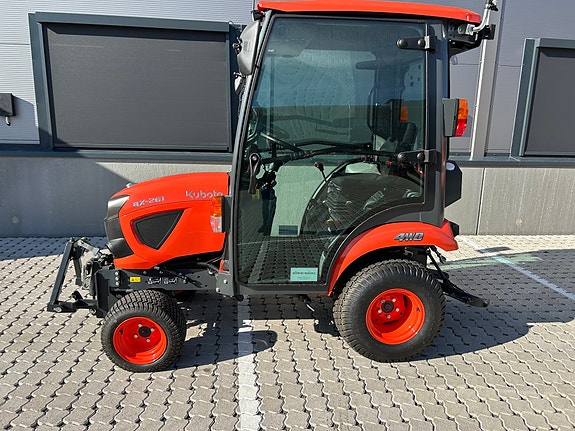 Kubota BX 261 2 of 5