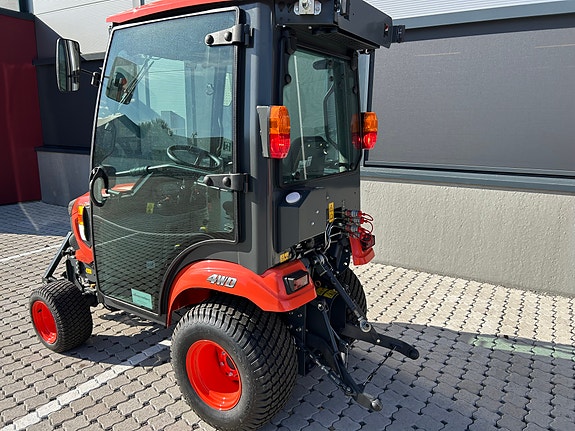 Kubota BX 261 3 of 5