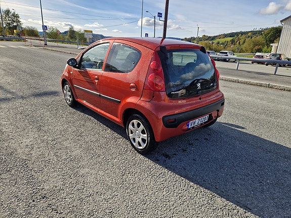 Peugeot 107 2 of 5
