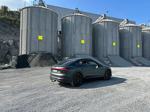Audi e-tron 4 of 14