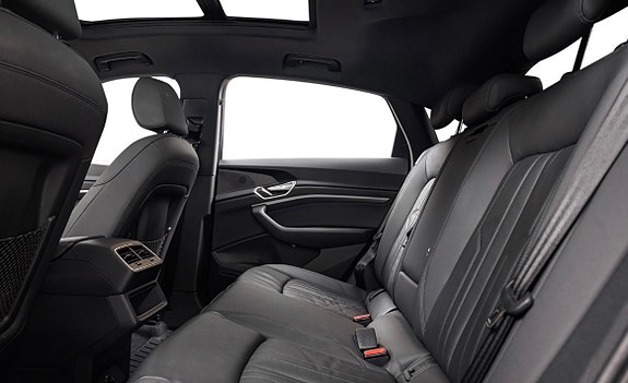 Audi e-tron 8 of 14