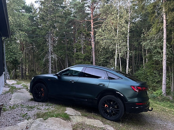 Audi e-tron 3 of 14