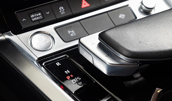Audi e-tron 12 of 14