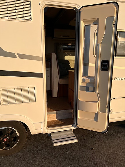 Pilote P716 Essential, Ledig i høstferien, langtur til Europa? Klasse B, kjæledyr, senkeseng, steikeovn, A/C bodel, helårs camping 7 of 30