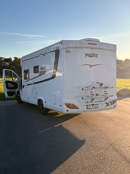 Pilote P716 Essential, Ledig i høstferien, langtur til Europa? Klasse B, kjæledyr, senkeseng, steikeovn, A/C bodel, helårs camping 3 of 30