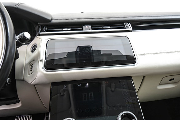 Land Rover Range Rover Velar 15 of 30