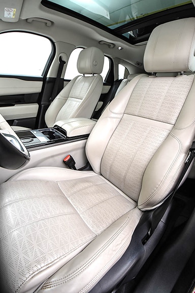 Land Rover Range Rover Velar 13 of 30