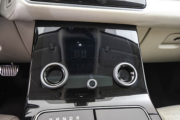 Land Rover Range Rover Velar 16 of 30