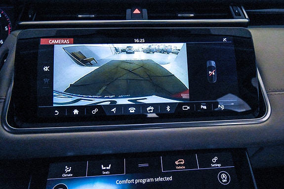 Land Rover Range Rover Velar 25 of 30