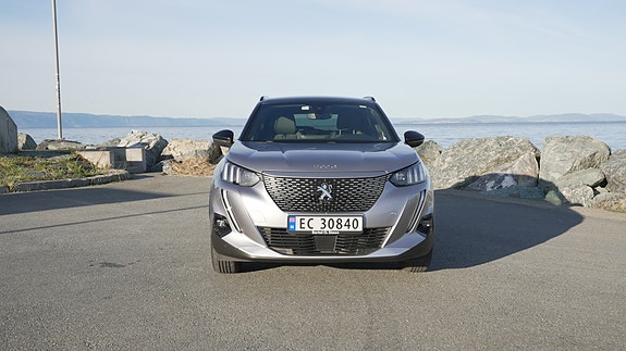 Peugeot e-2008 3 of 26