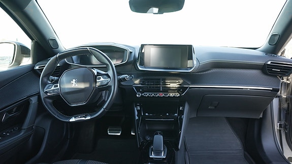 Peugeot e-2008 12 of 26