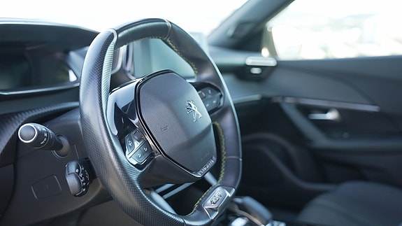 Peugeot e-2008 14 of 26