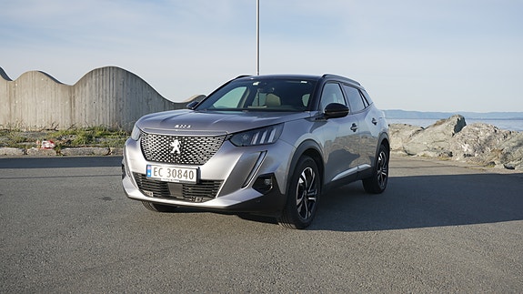 Peugeot e-2008 2 of 26
