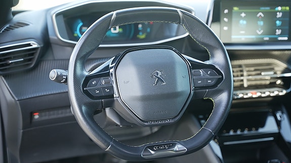 Peugeot e-2008 15 of 26