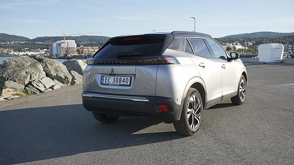 Peugeot e-2008 7 of 26