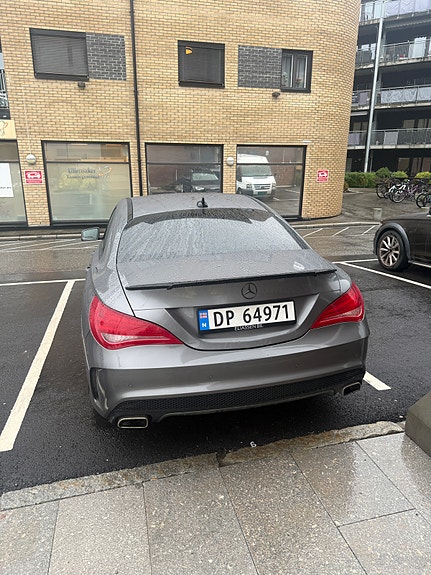 Mercedes-Benz CLA-Klasse 2 of 8