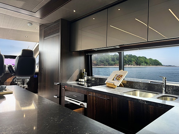 Sunseeker 76 Yacht 10 of 20