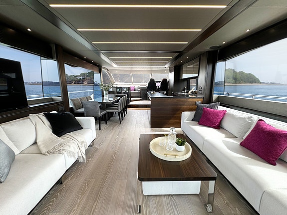 Sunseeker 76 Yacht 8 of 20