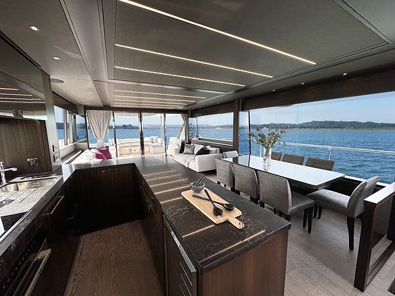 Sunseeker 76 Yacht 12 of 20
