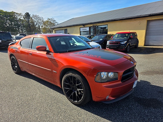 Dodge Charger 2 of 5