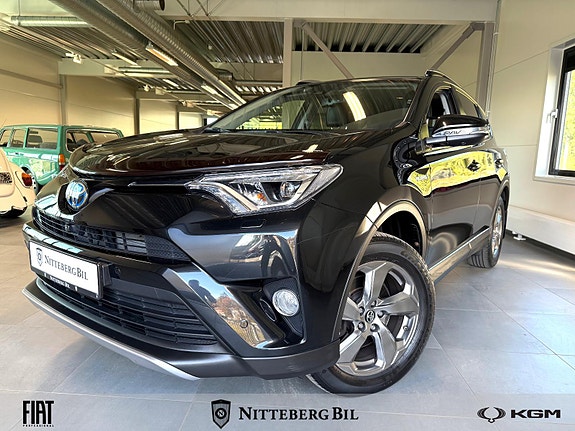 Toyota RAV4 2,5 366 HK  Executive -Skinn-360 R.Kamera-H.Feste-Navi. 2018, 80 500 km, kr 319 000,-