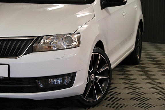 Skoda Rapid 2 of 5