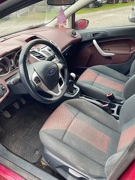 Ford Fiesta 3 of 4