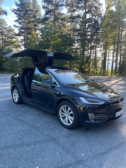 Tesla Model X 8 of 29