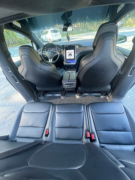 Tesla Model X 21 of 29